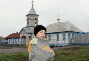 Андрей часто гуляет вблизи храма Архангела Михаила